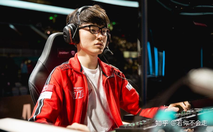 Faker迎来十五赛季高光表现，巴塞罗那球迷沸腾！